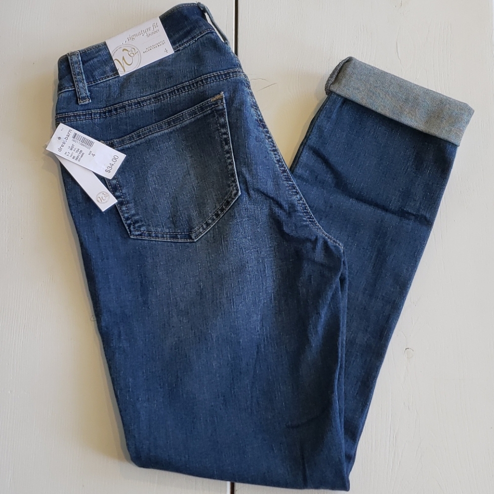 NWT Dressbarn Signature Fit Skinny jeans, Size 4